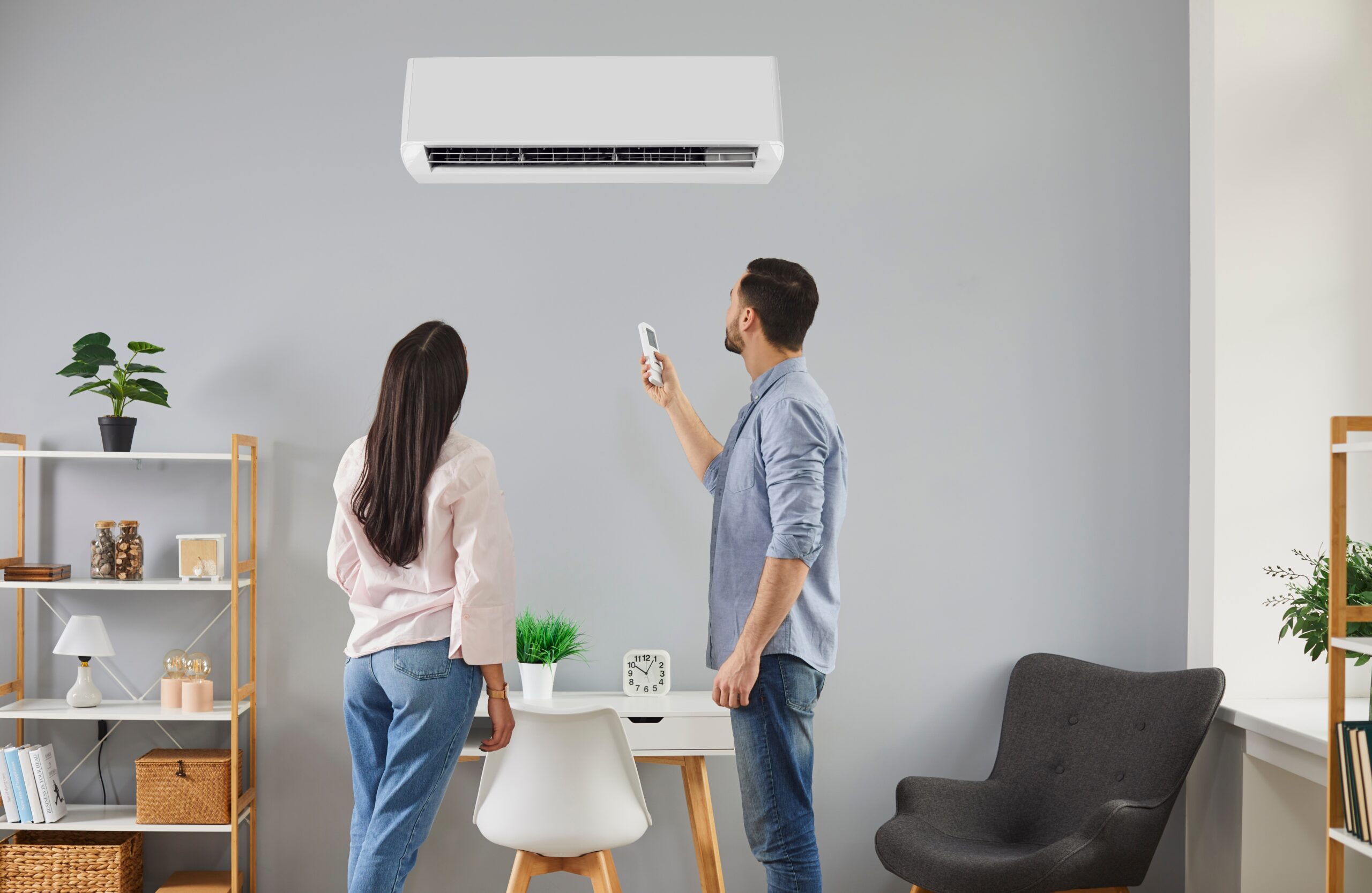 Couple switching on the split system air conditioner